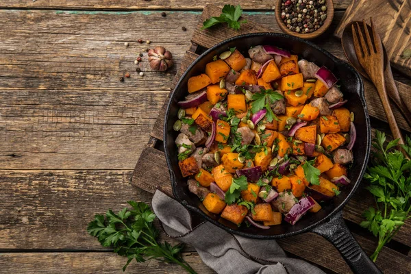 Abóbora Assada Com Carne Panela Ferro Fundido Fundo Rústico Vista — Fotografia de Stock