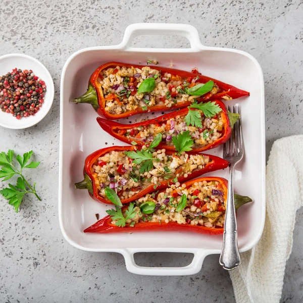 Paprika Gefüllt Mit Couscous Und Gemüse Von Oben — Stockfoto