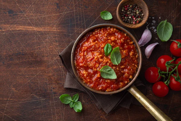 Traditional italian Bolognese sauce in saucepot — Stock Photo, Image