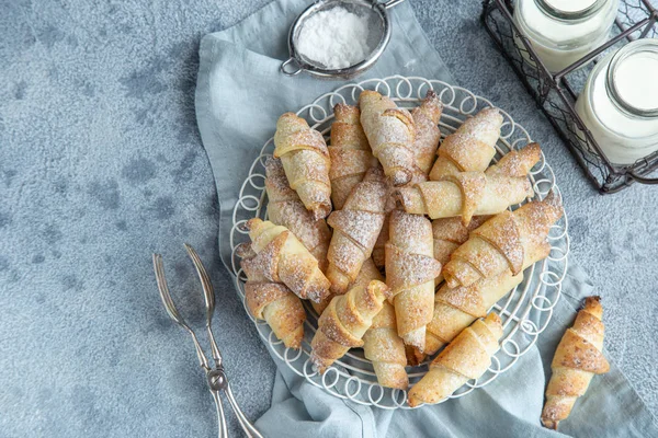 Sweet croissant cookies with jam filling — Stock Photo, Image