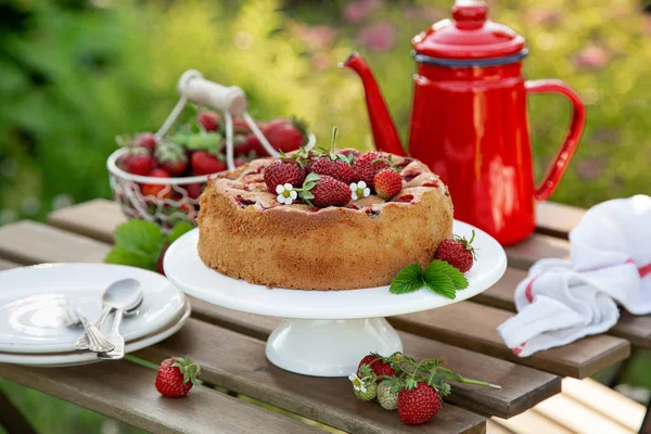 Cake with fresh strawberry on wooden table, outdoor — Stock Photo, Image