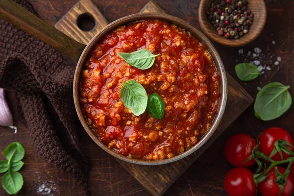 Traditional italian Bolognese sauce in saucepot — Stock Photo, Image