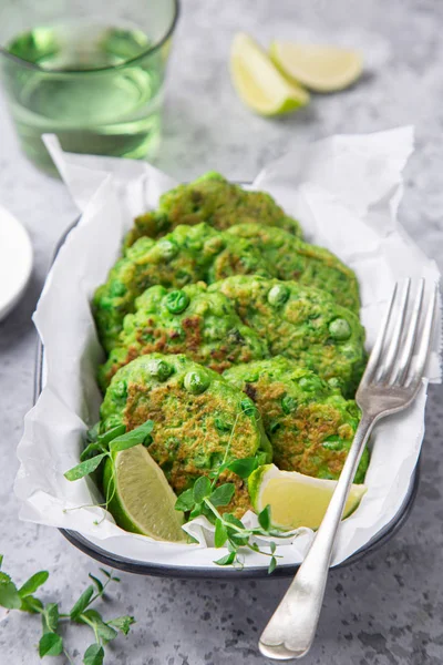 Healthy green peas patties, vegetarian meal — Stock Photo, Image