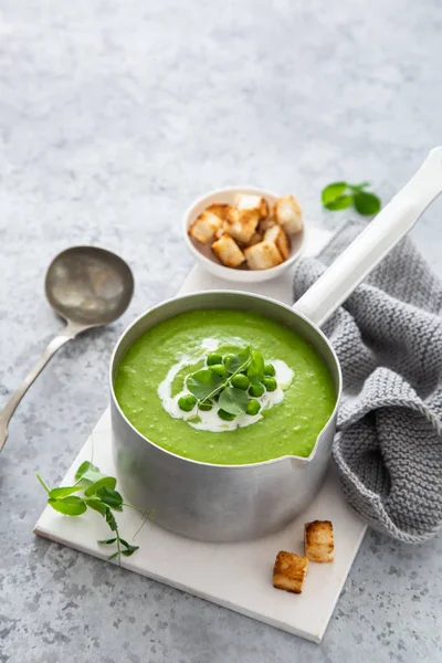 Zupa z zielonego groszku krem — Zdjęcie stockowe