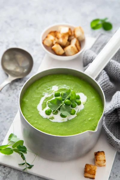 Sopa creme de ervilha verde — Fotografia de Stock