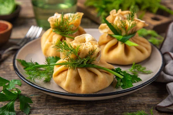 Crepé relleno de carne y verdura —  Fotos de Stock