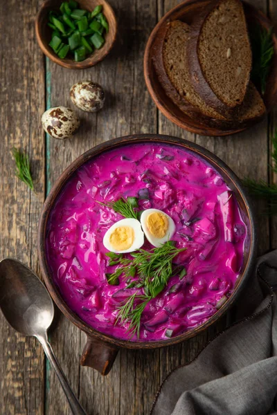 Cold beetroot soup with eeg — Stock Photo, Image