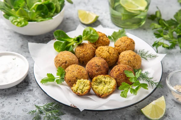 Fresh chickpeas falafel balls, vegan food — Stock Photo, Image