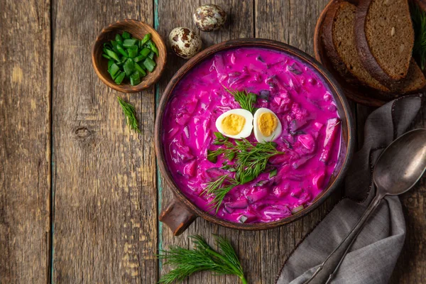 Cold beetroot soup with eeg — Stock Photo, Image