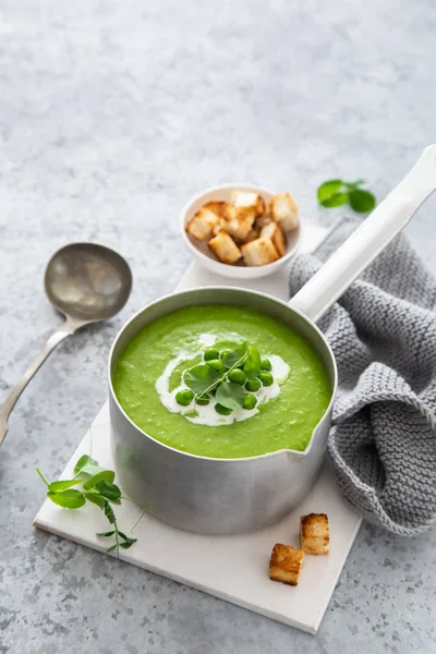 Sopa de creme de ervilhas verde — Fotografia de Stock