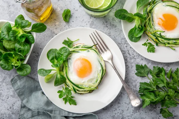 Zucchini noodle egg nes — Stock Photo, Image