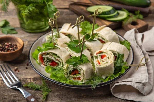 Vegetables and cream cheese roll ups — Stock Photo, Image