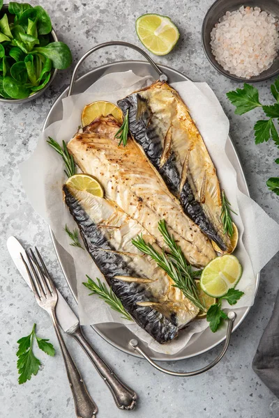 Caballa horneada en horno — Foto de Stock