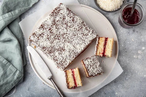 Australian lamington cake with raspberry jam — Stock Photo, Image