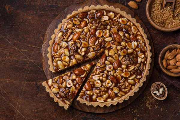 Nut and caramel tart — Stock Photo, Image