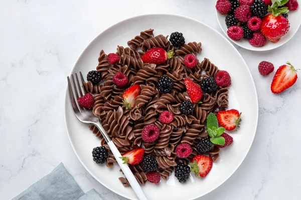 Fusilli Cioccolato Con Frutti Bosco Freschi — Foto Stock