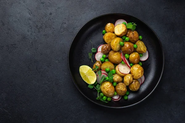 Baby potatoes salad with green peas and radish — Stock Photo, Image