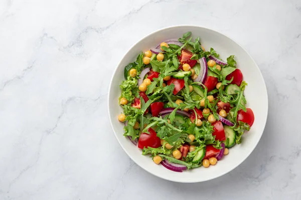 Năut, roșii, salată de castraveți — Fotografie, imagine de stoc