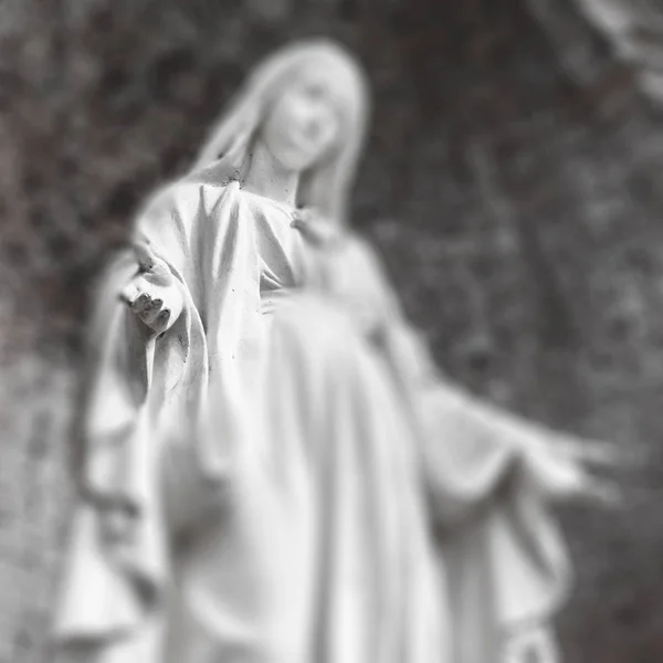 Immagine Sfocata Della Statua Della Vergine Maria Focus Selezionato Sulla — Foto Stock