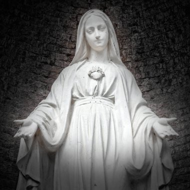  Kutsal Bakire Meryem yakın çekim. Our Lady kollarını açarak.