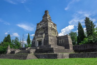 Crespi d'Adda, Capriate San Gervasio, Bergamo, Lombardy / İtalya - 15 Haziran 2018: Crespi Türbesi aile.