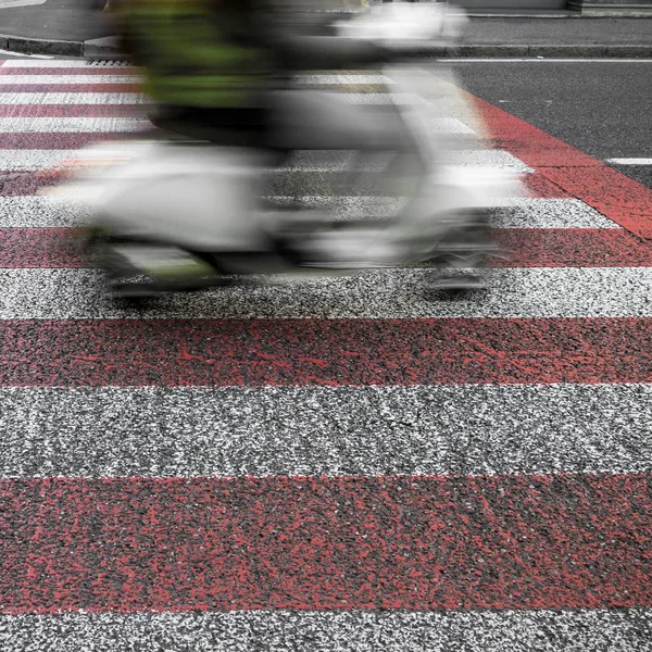 Скутер Городской Улице Движении Размыт — стоковое фото