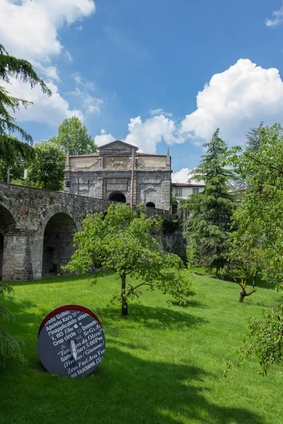 Via Noca - Bergamo (İtalya) Mare kapıdan sıradışı görünümü. 11 Mayıs 2018.