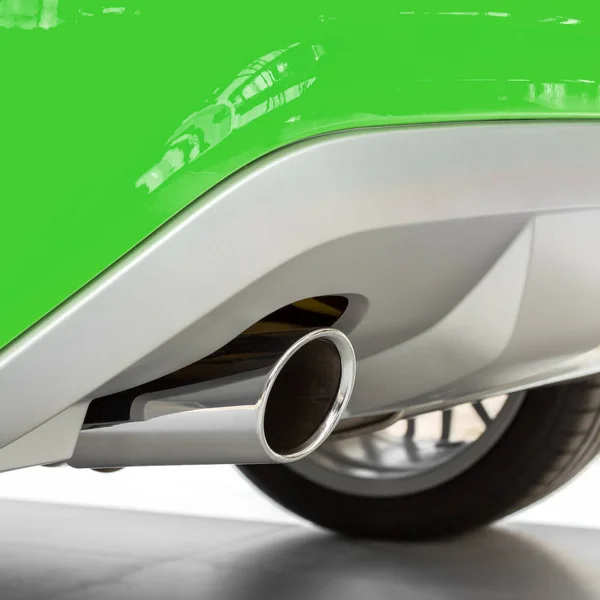 Eco Auto Met Nieuwe Uitlaat Van Een Sportauto Ecologie Concept — Stockfoto