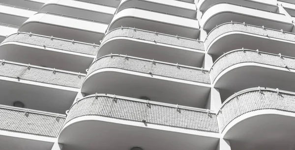 Moderno Hermoso Hotel Complejo Con Balcones Blancos — Foto de Stock