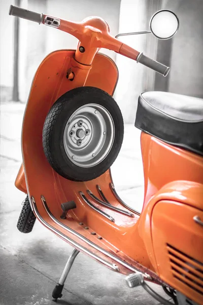 Scooter Vintage Garé Dans Garage — Photo