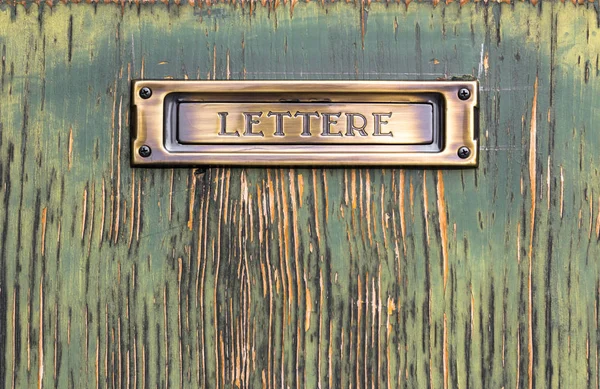 Італійський Латунь Лист Поштової Скриньки Зелений Передні Двері — стокове фото