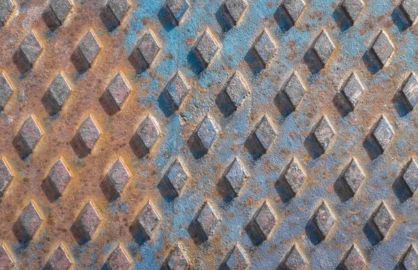 Close-up van een roestige mangat cover — Stockfoto