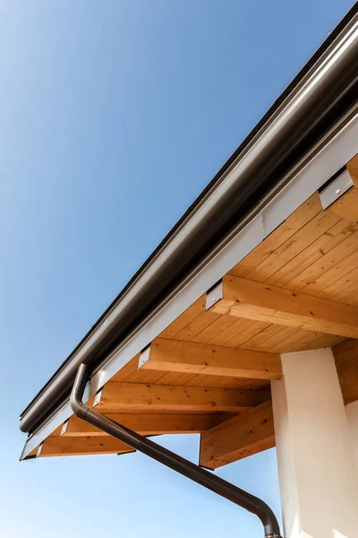 Rain gutter on the roof ecological house — Stock Photo, Image