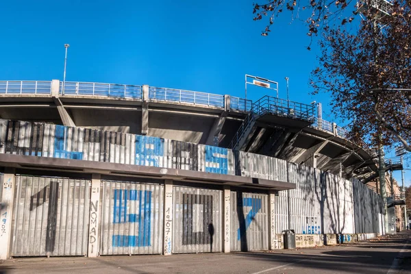 El exterior del estadio de fútbol donde juega Atalanta — Foto de Stock