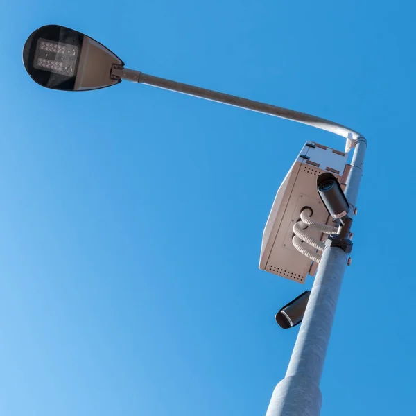 Utcai lámpa CCTV kamerával — Stock Fotó