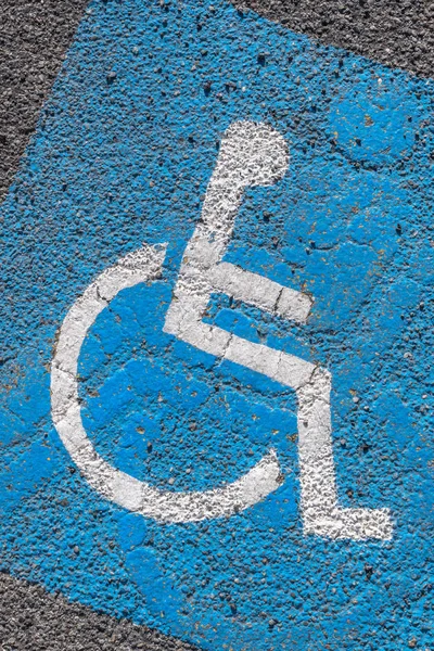 Primo piano del cartello di parcheggio per disabili — Foto Stock