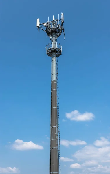 Mobiele telefoon toren — Stockfoto