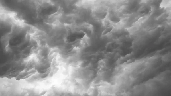 Cielo nuvoloso e piovoso — Foto Stock