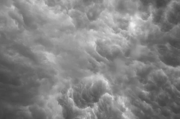 Nuvens escuras como fundo — Fotografia de Stock