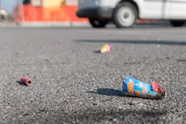Eski havai fişekler patladı.