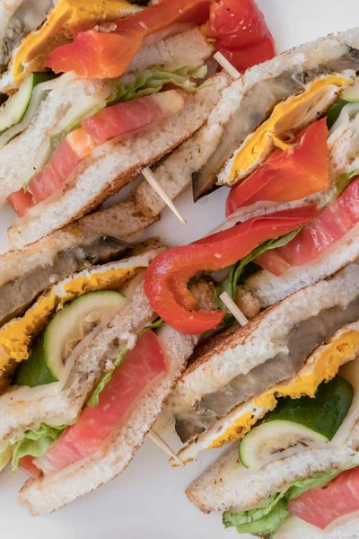 Sandwiches Vegetarianos Tostadas Saludables Con Tortilla Pimientos Calabacines Tomates Para — Foto de Stock