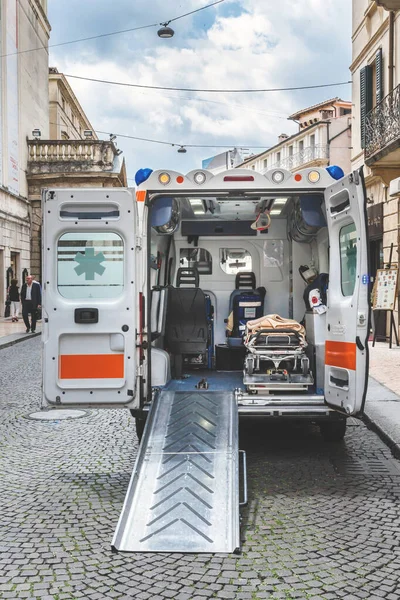Ambulance Busje Redden Slachtoffers Van Epidemische Coronavirus Interieur Covid Noodsituatie — Stockfoto