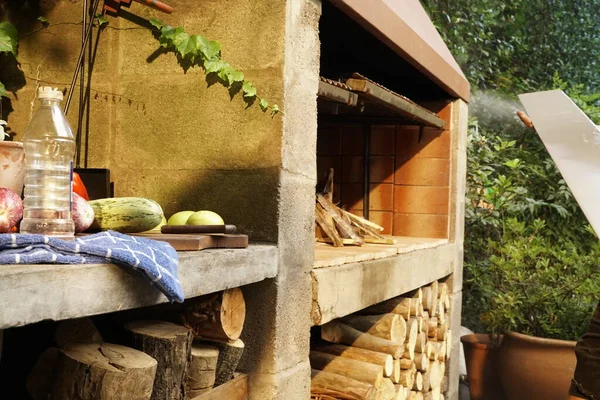  Ateş çukuru ya da kütüklü barbekü