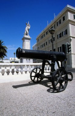 Gibraltar (Birleşik Krallık). Gibraltar kolonideki antik dekoratif top