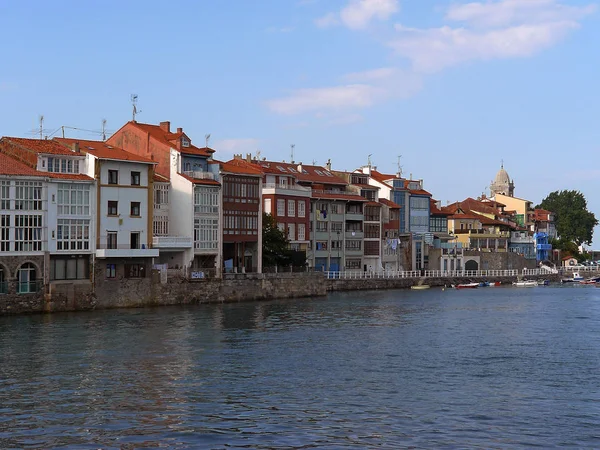 Luanco (Asturias) İspanya. Atlantik sahil Luanco şehir konut