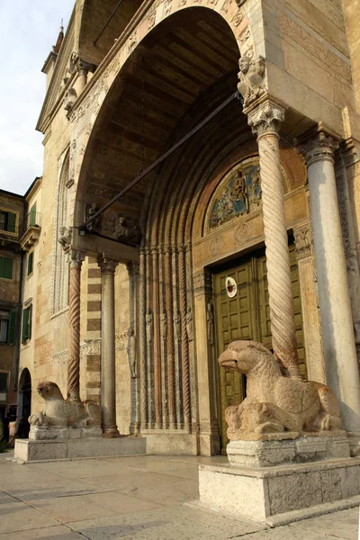 Verona Italy Main Access Cathedral Santa Maria Matricolare Duomo Verona — Stock Photo, Image