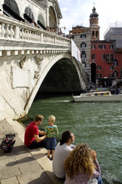 Venedik (İtalya). Rialto Köprüsü Venedik şehir büyük kanal üzerinde