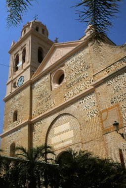 Almuecar (Granada) İspanya. Vücut bulma kilisede Almuecar kasaba cephe