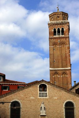 Venedik (İtalya). Basilica of Santa Maria Gloriosa dei Frari Venedik şehir çan kulesi.