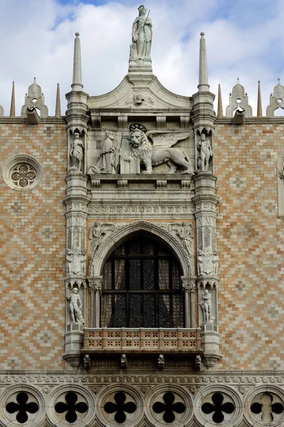 Venedik (İtalya). Venedik Doge Sarayı'nın mimari detay